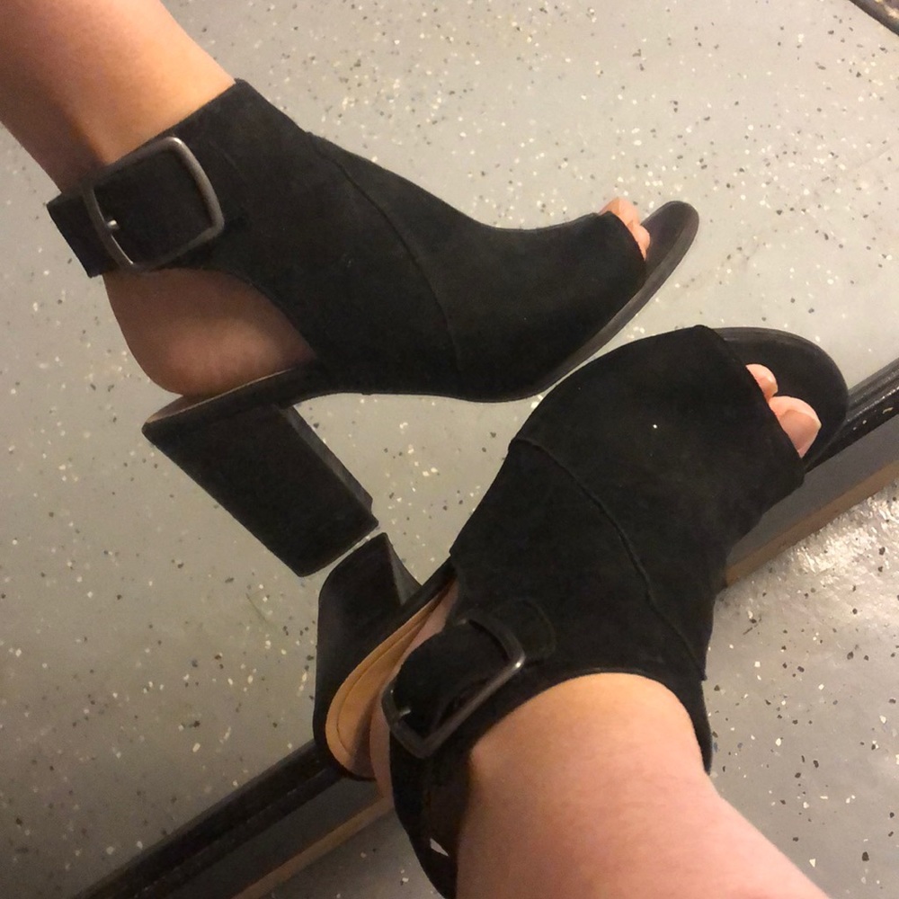 VIONIC suede sandals